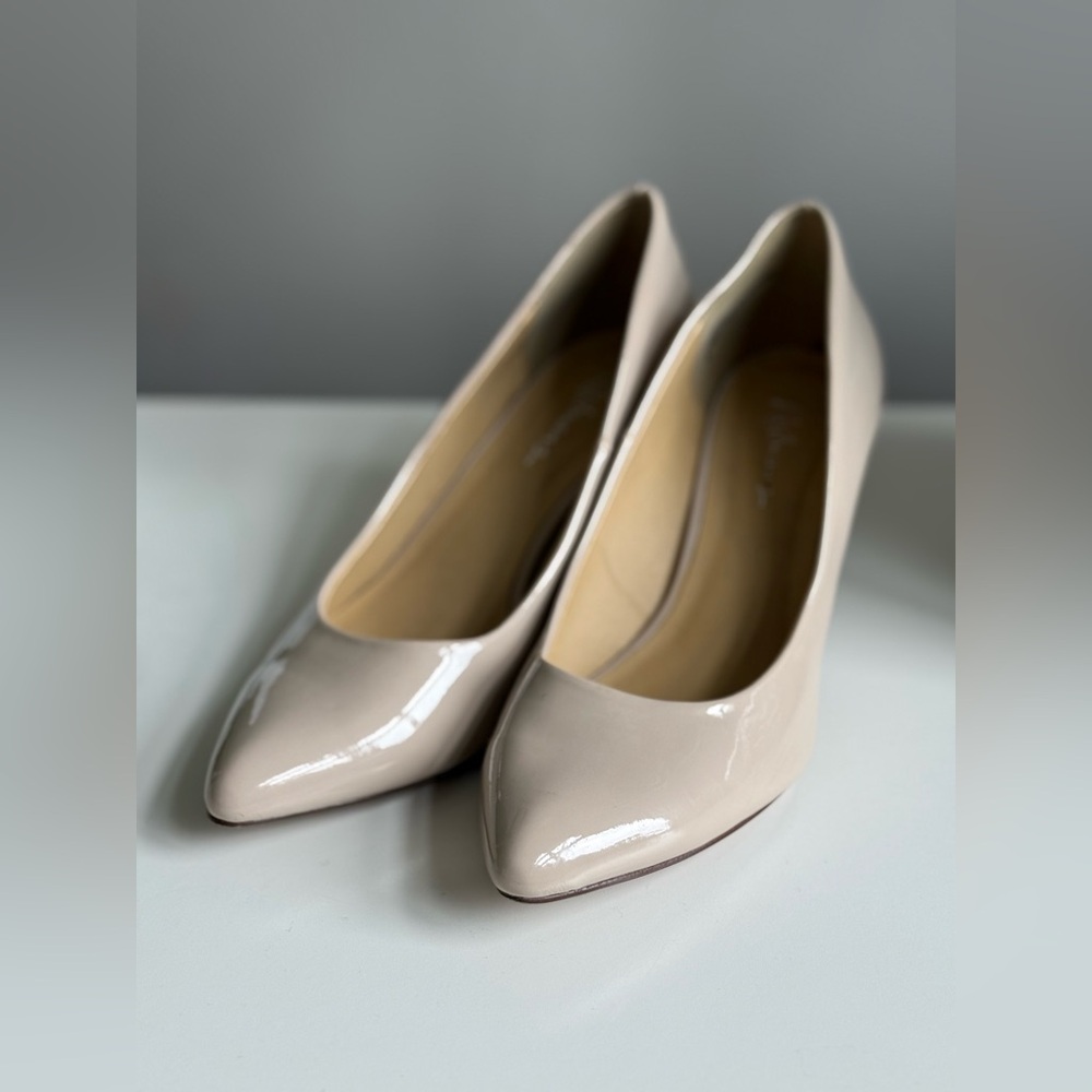 Light beige classic high heel shoes